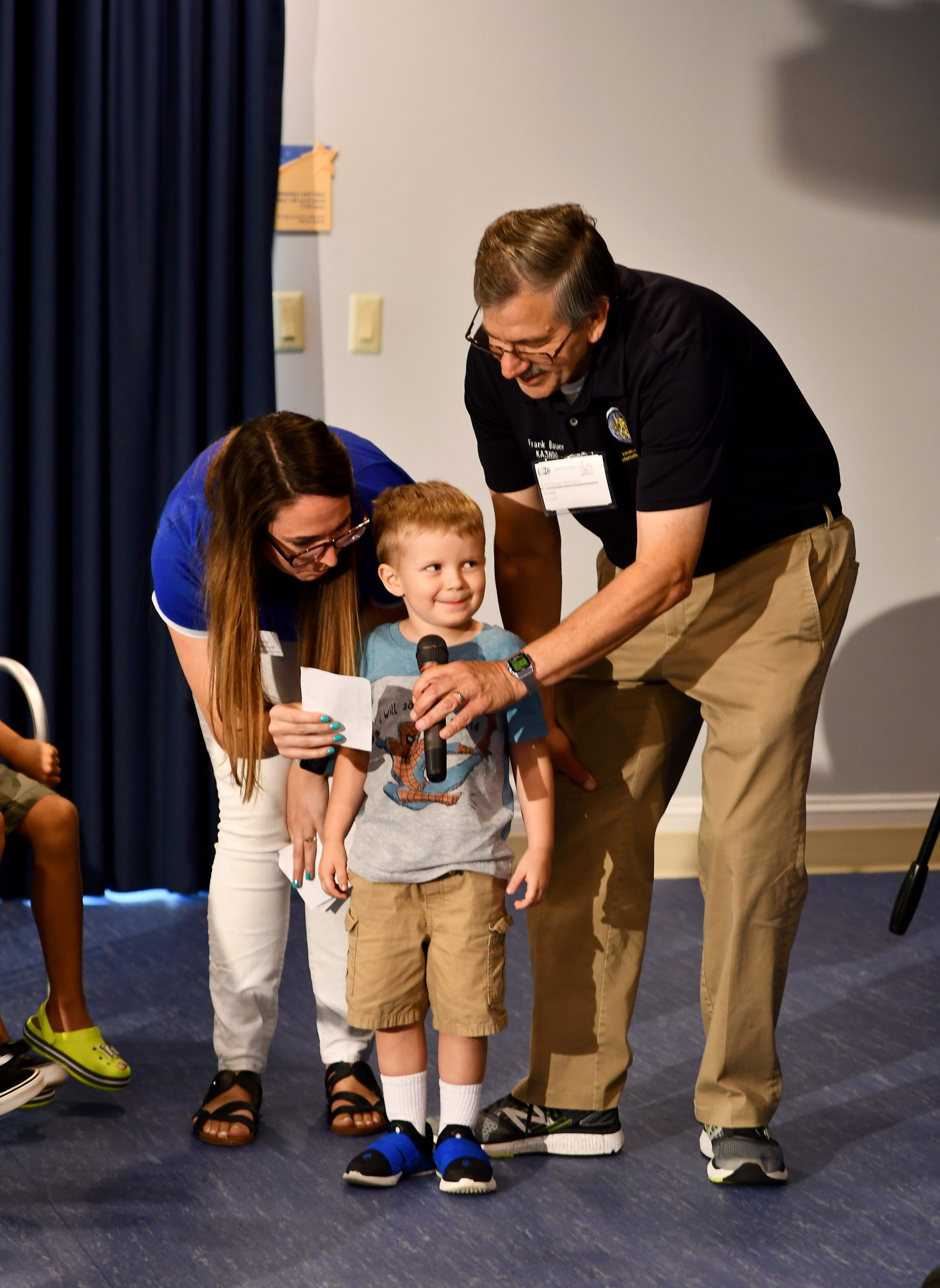 Astronaut Clay Anderson speaks with Inn residents