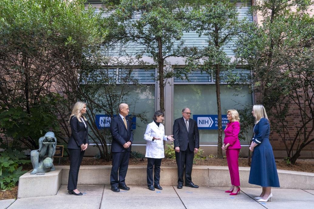 Jennie greeting Dr. Biden